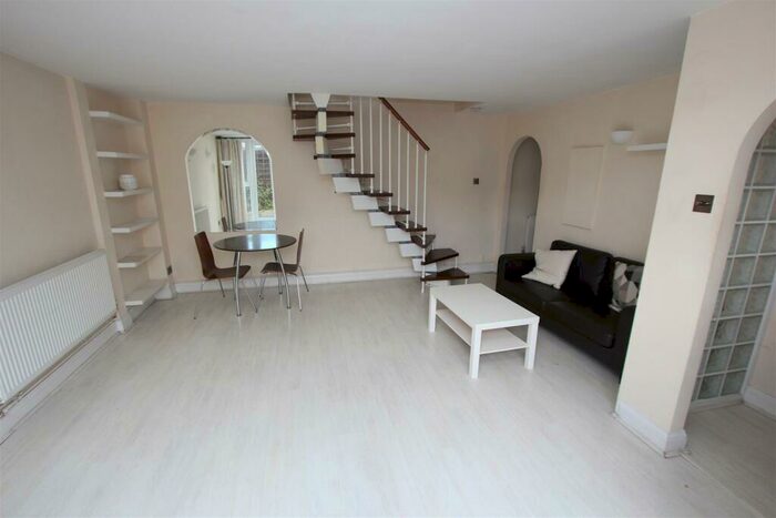 2 Bedroom Apartment To Rent In Burr Close, St Katharine's' Docks, Wapping, E1W