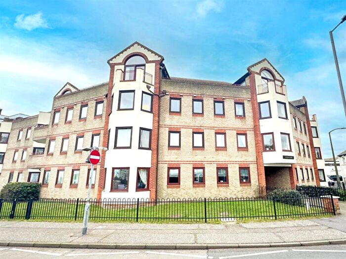 2 Bedroom Flat To Rent In Rosemary Road, Clacton-On-Sea, CO15