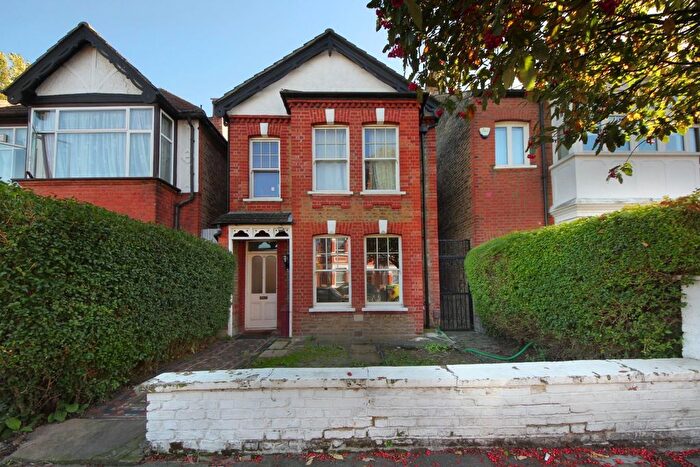 2 Bedroom Flat For Sale In Regina Road, W13
