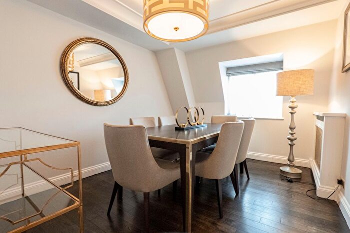 3 Bedroom Flat To Rent In Prince Of Wales Terrace, Kensington, London, W8