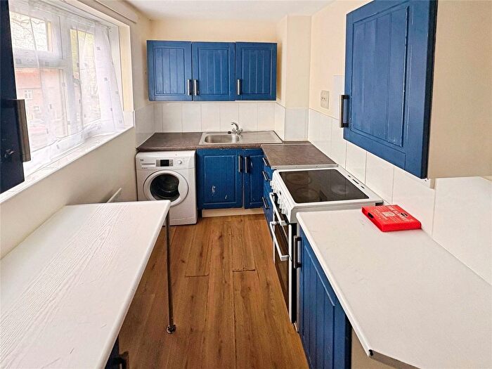 2 Bedroom Flat To Rent In Larches Lane, Wolverhampton, West Midlands, WV3