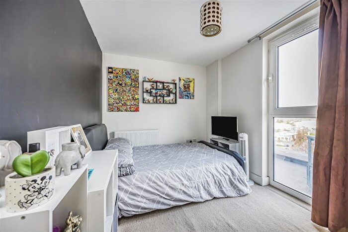 2 Bedroom Flat For Sale In Fratton Way, Southsea, PO4