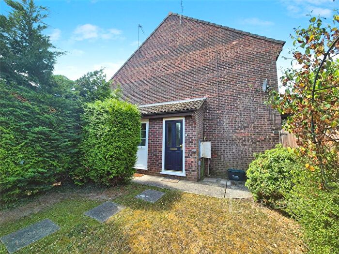 2 Bedroom Flat To Rent In New Street, CM1