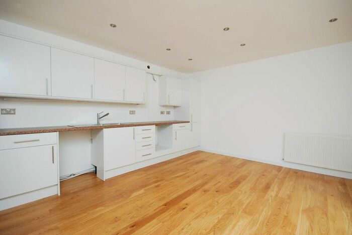 2 Bedroom Property To Rent In Chiswick High Road, Gunnersbury, London, W4