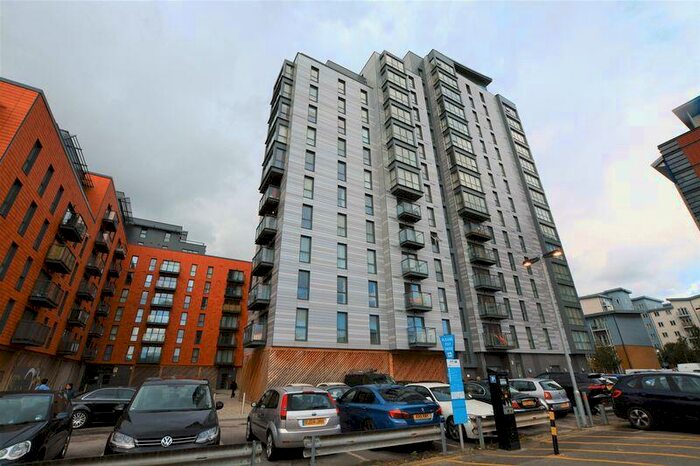2 Bedroom Flat To Rent In Railway Terrace, Slough, SL2