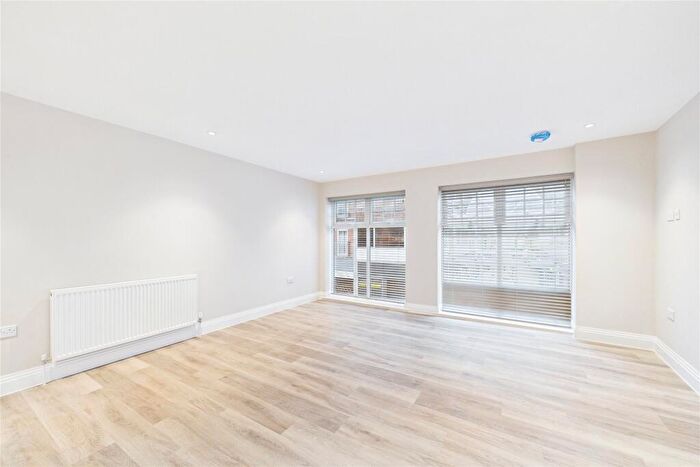 1 Bedroom Apartment To Rent In West Street, Maidenhead, Berkshire, SL6