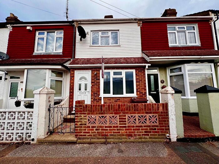3 Bedroom Terraced House To Rent In Imperial Road, Gillingham, ME7
