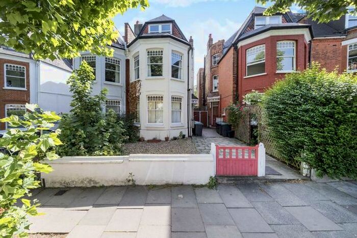 2 Bedroom Flat To Rent In Tetherdown, London, N10