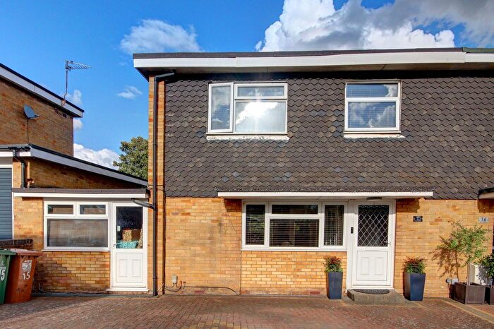 3 Bedroom Semi-Detached House For Sale In Dorrofield Close, Croxley Green, WD3