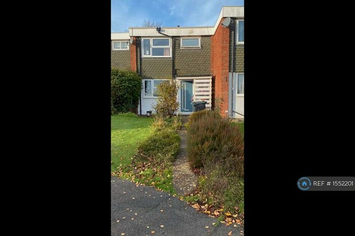 3 Bedroom Terraced House To Rent In Windsor Close, Guildford, GU2