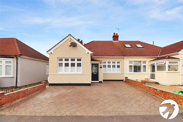 3 Bedroom Bungalow For Sale In Heath Avenue, Bexleyheath, DA7