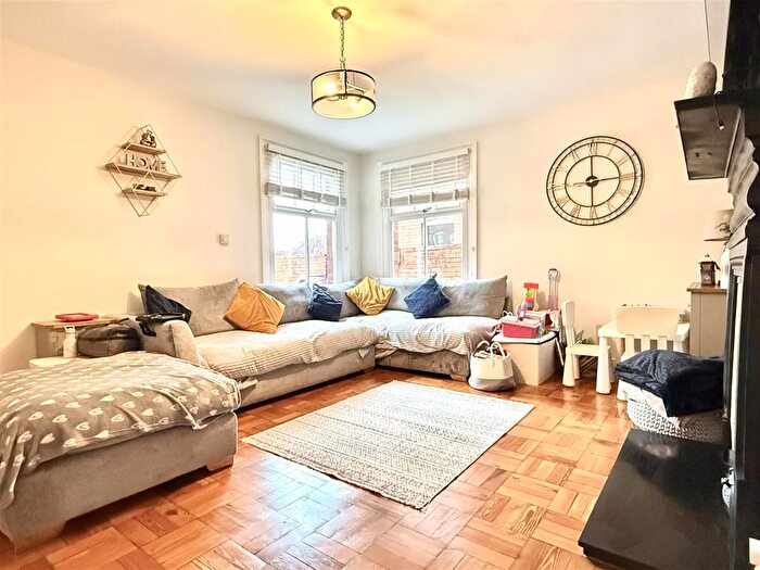 3 Bedroom Semi-Detached House For Sale In Baysham Street, Hereford, HR4 - Photo 6