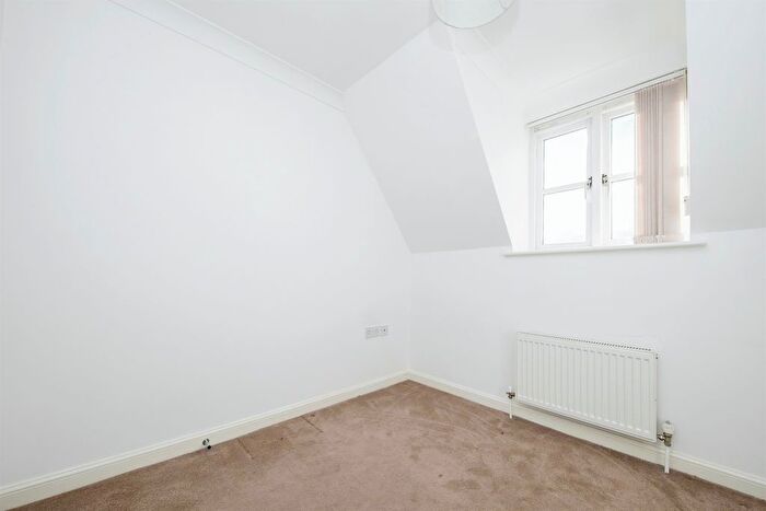 2 Bedroom Flat For Sale In Magdalen Street, Colchester, CO1