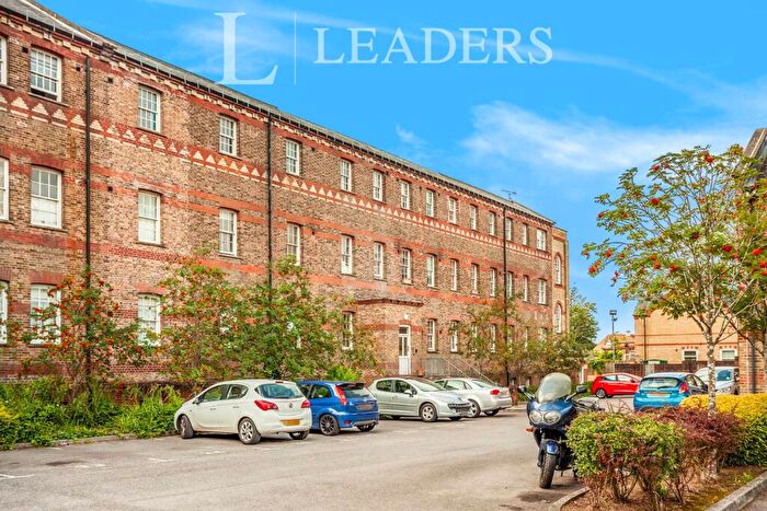 2 Bedroom Flat To Rent In Lockhart Court, Colwell Road, Haywards Heath, RH16