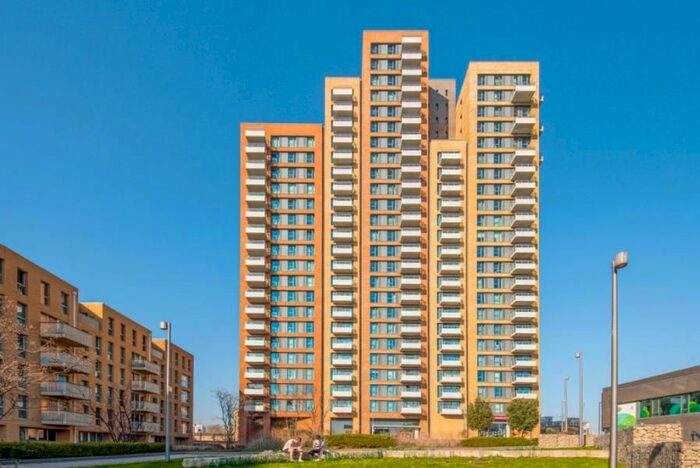 3 Bedroom Flat To Rent In Marner Point, Jefferson Plaza, Bromley By Bow, E3