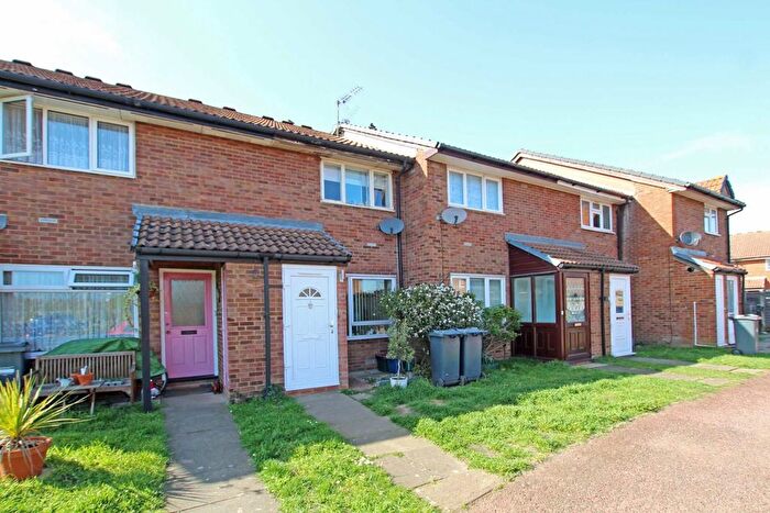 2 Bedroom Property To Rent In Harvesters Close, Isleworth, TW7