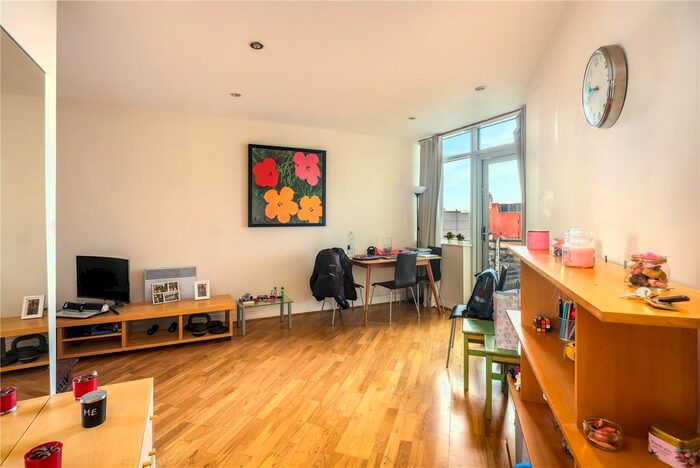2 Bedroom Flat To Rent In Gerry Raffles Square, Stratford, London, E15