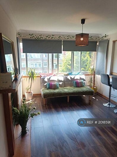 1 Bedroom Flat To Rent In Granville Court, Glasgow, G41