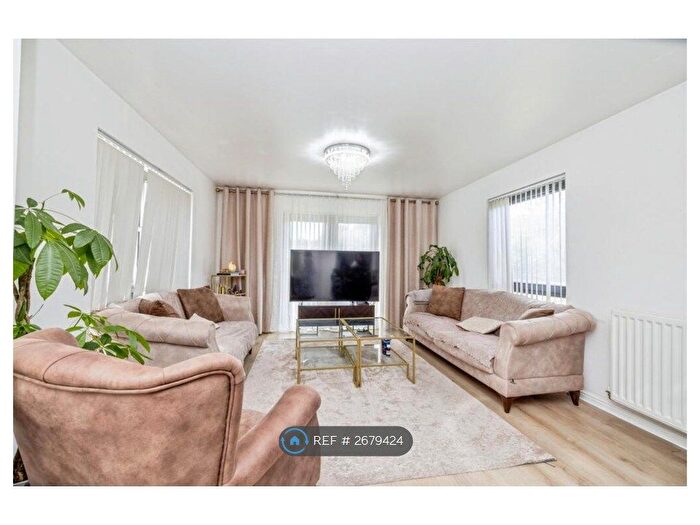 2 Bedroom Flat To Rent In Wynne Court, Watford, WD18