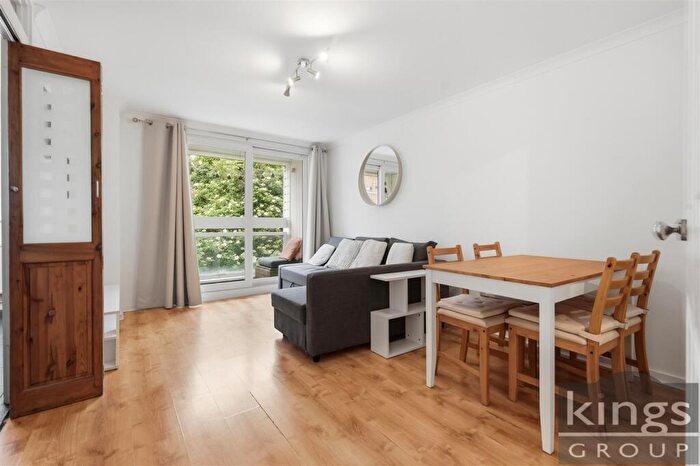 1 Bedroom Flat For Sale In Lomond Close, London, N15