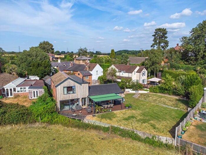 4 Bedroom Detached House For Sale In High Street, Burcott, Leighton Buzzard, LU7