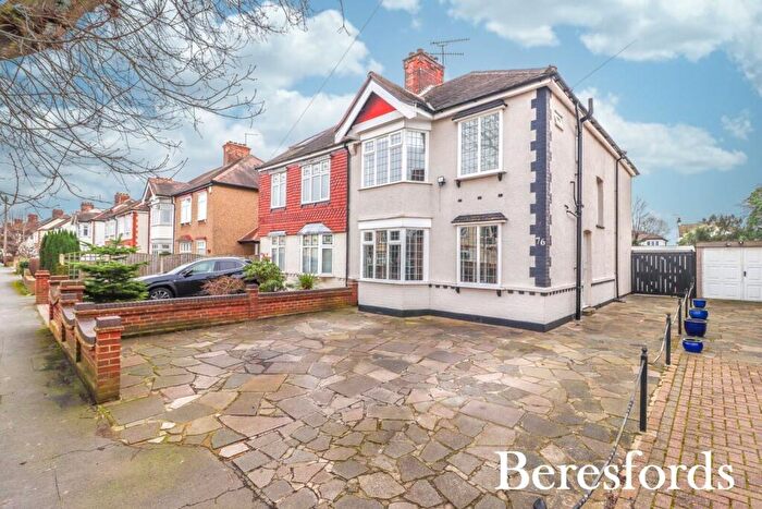 3 Bedroom Semi Detached House For Sale In Sunnyside Gardens, Upminster, RM14