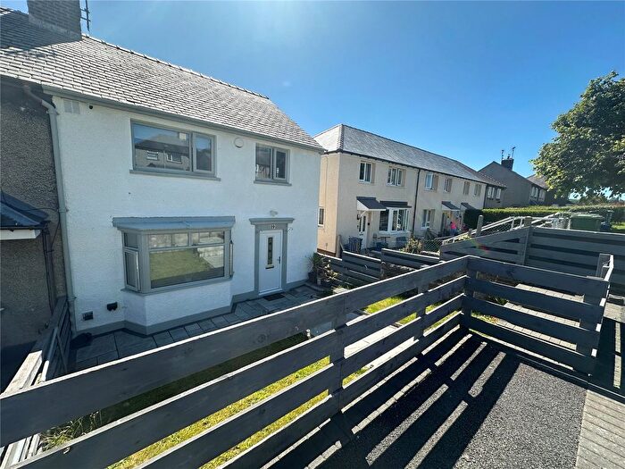 3 Bedroom Semi-Detached House For Sale In Toronnen, Bangor, Gwynedd, LL57