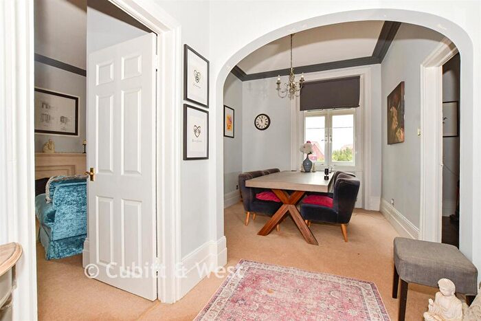 2 Bedroom Apartment For Sale In Guildford Road, Loxwood, West Sussex, RH14