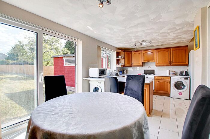 3 Bedroom Semi-Detached House For Sale In Homeway Road, Leicester, LE5
