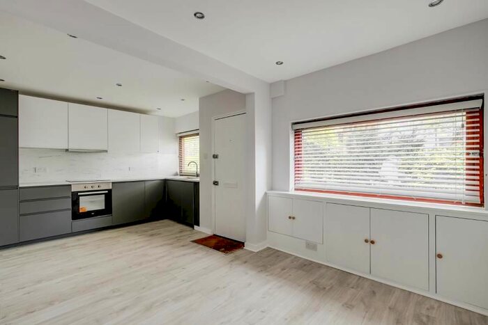 4 Bedroom Property To Rent In Jacksons Lane, Highgate, N6