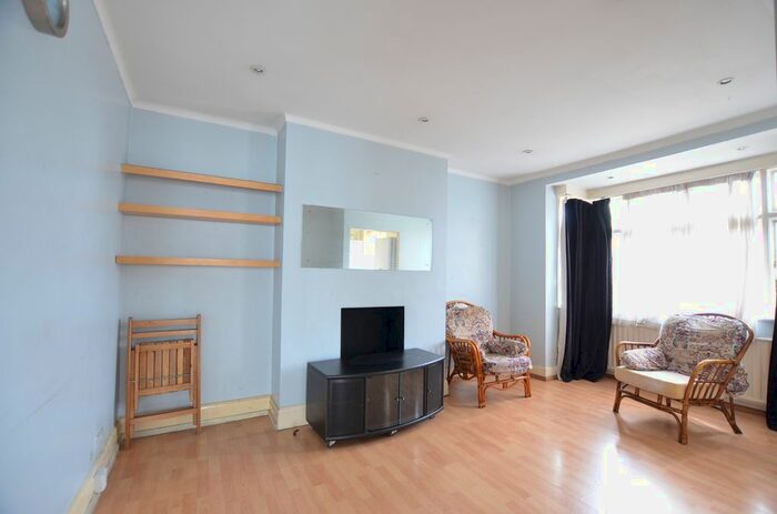 2 Bedroom Maisonette To Rent In Watford Way, London, NW4