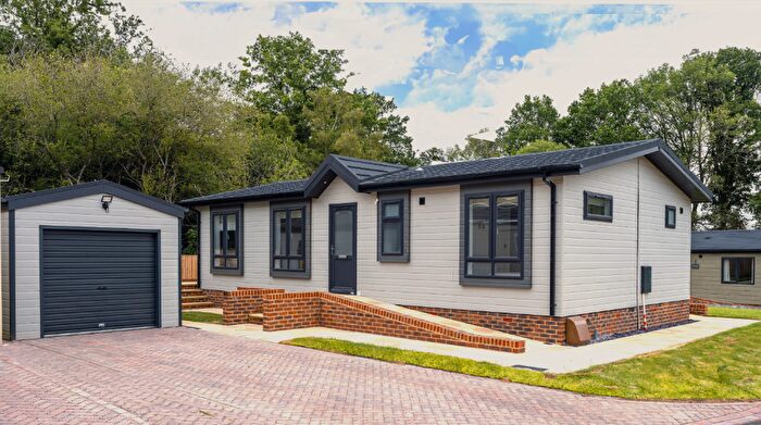 2 Bedroom Park Home For Sale In The Paddocks, Warfield Park, Bracknell, Berkshire, RG42