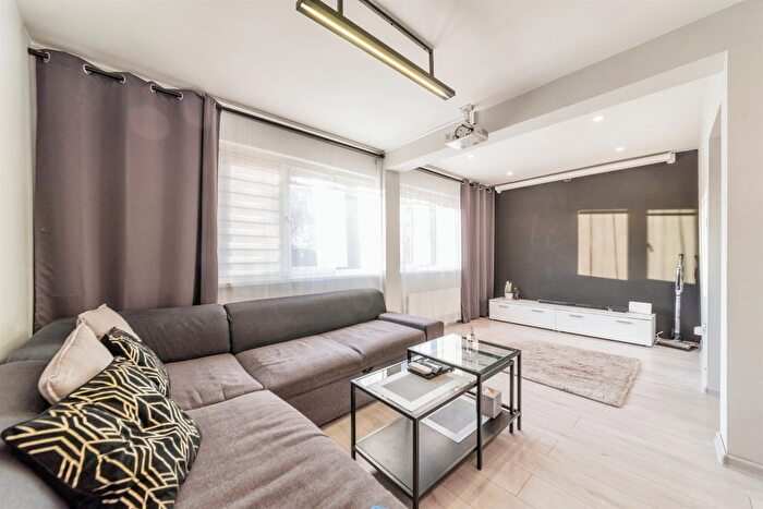 3 Bedroom Maisonette For Sale In Chatham Court, Newark, NG24