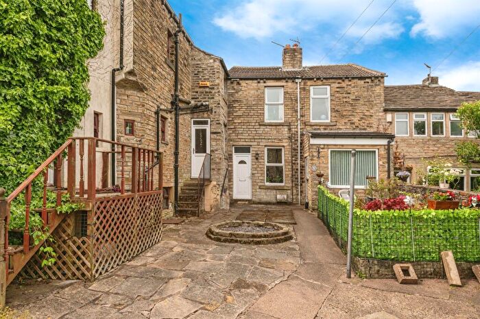 2 Bedroom End Of Terrace House For Sale In New Laithe Hill, Huddersfield, HD4