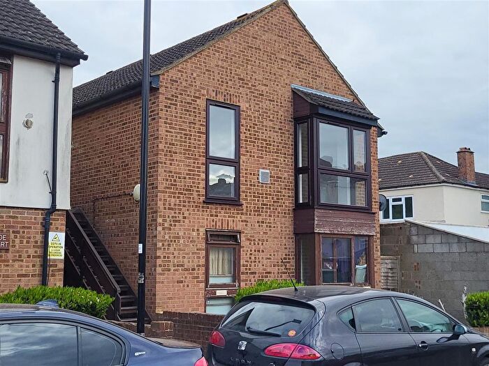 1 Bedroom Flat To Rent In Orchard Road, Hounslow, TW4