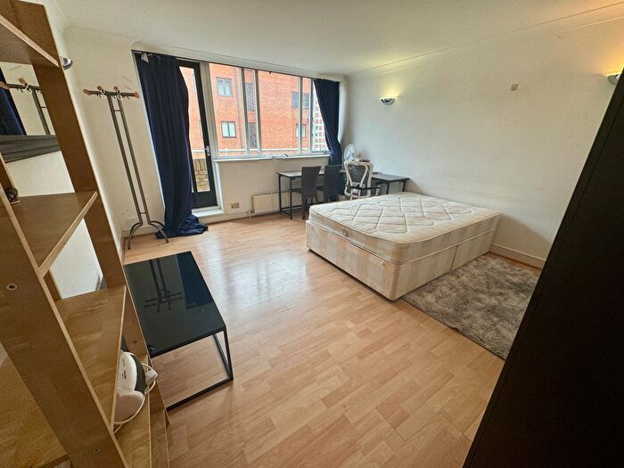 4 Bedroom Flat To Rent In Chesterton Square, London, W8