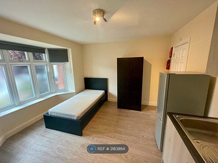 Studio To Rent In Costons Lane, Greenford, UB6