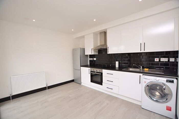 2 Bedroom Terraced House To Rent In High Street, High Wycombe, HP11