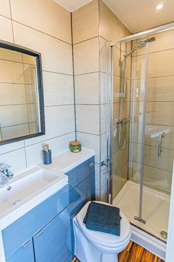 Studio To Rent In Chester Road, Manchester, Greater Manchester, M16