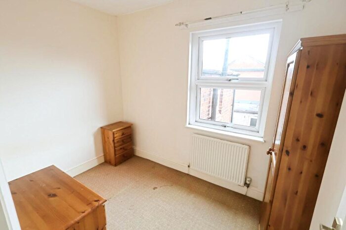 3 Bedroom Terraced House For Sale In Crispin Lane, Wrexham, LL11 - Photo 5