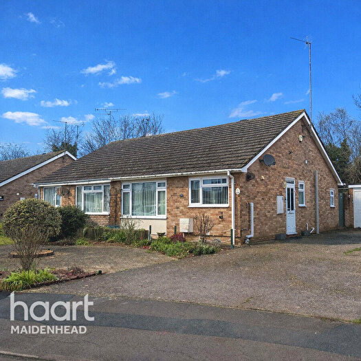 2 Bedroom Bungalow For Sale In Somersby Crescent, Maidenhead, SL6