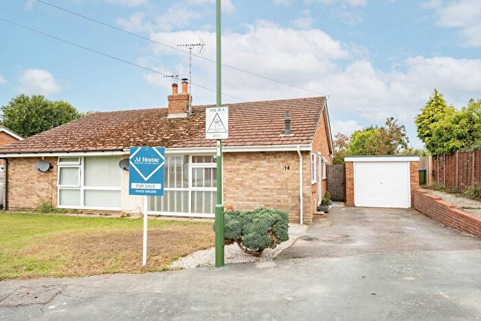 2 Bedroom Semi-detached Bungalow For Sale In Lambs Farm Close, Horsham, RH12