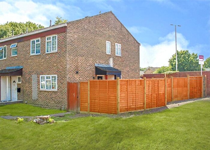3 Bedroom End Of Terrace House For Sale In Elizabeth Close, Bracknell, Berkshire, RG12