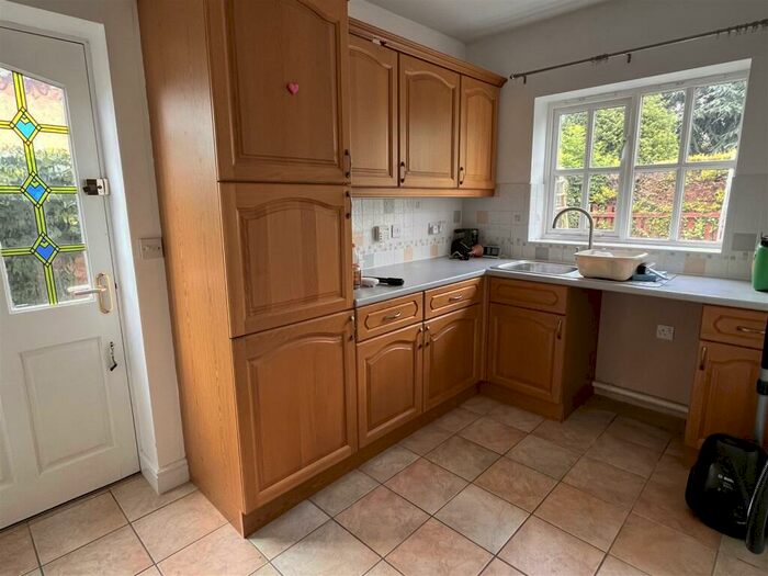 2 Bedroom Detached Bungalow For Sale In Mountford Close, Wellesbourne, CV35