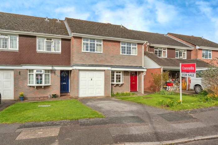 4 Bedroom Semi-Detached House For Sale In The Thicket, Romsey, SO51