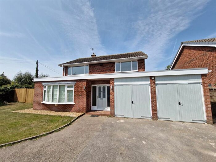 3 Bedroom Detached House To Rent In Longmead Drive, Fiskerton, NG25