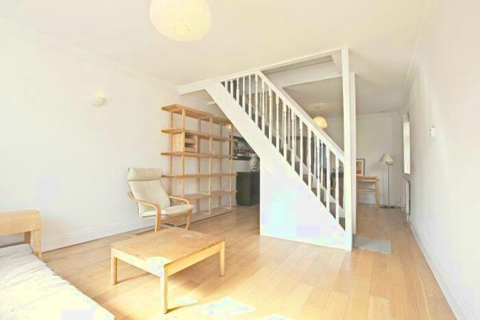 2 Bedroom House To Rent In Chase Road, Southgate, N14