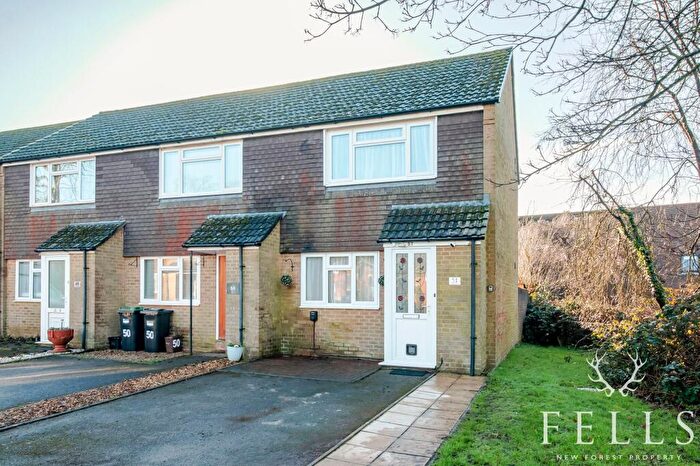 2 Bedroom Terraced House For Sale In Willow Drive, Ringwood, BH24