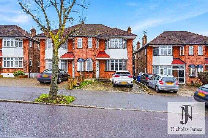 3 Bedroom Semi Detached House For Sale In Osidge Lane, Southgate, N14