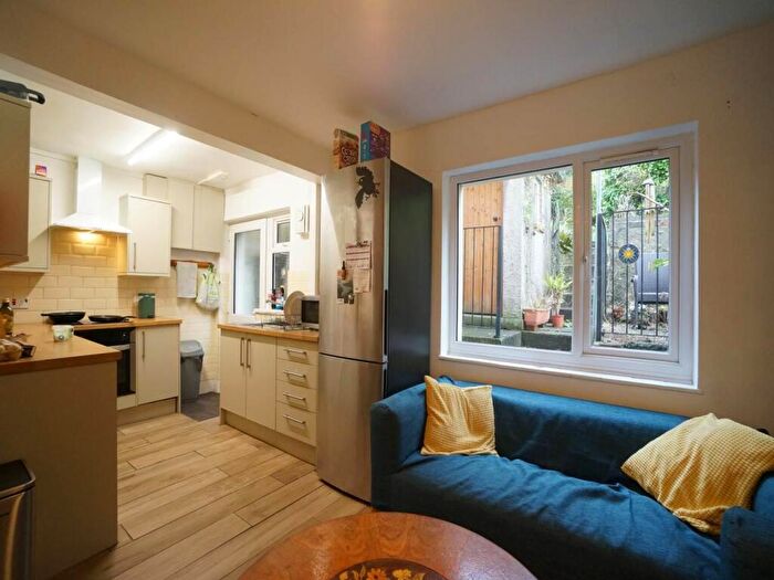 4 Bedroom House To Rent In Bishops Mill Road, Bangor, LL57